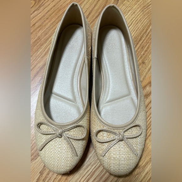 Oasis Society Beige Woven Ballet Flats size 9 - Picture 4 of 5